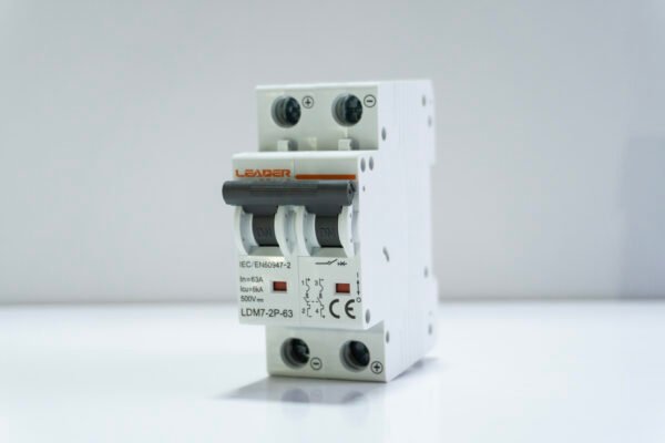 Breaker 2P 500VDC 16A, 20A, 32A, 40A, 50A, 63A LEADER - Imagen 2